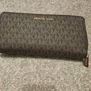 Michael Kors wallet